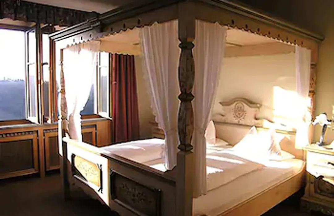 Burghotel-1